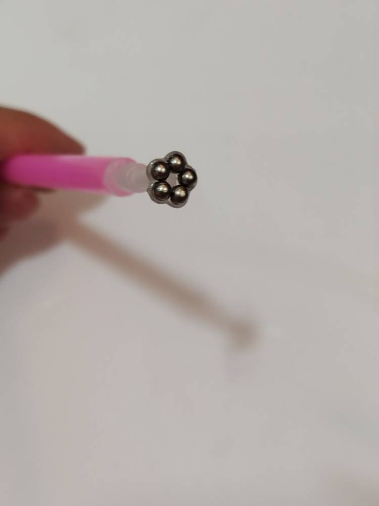 مگنت طرح گل ناخن